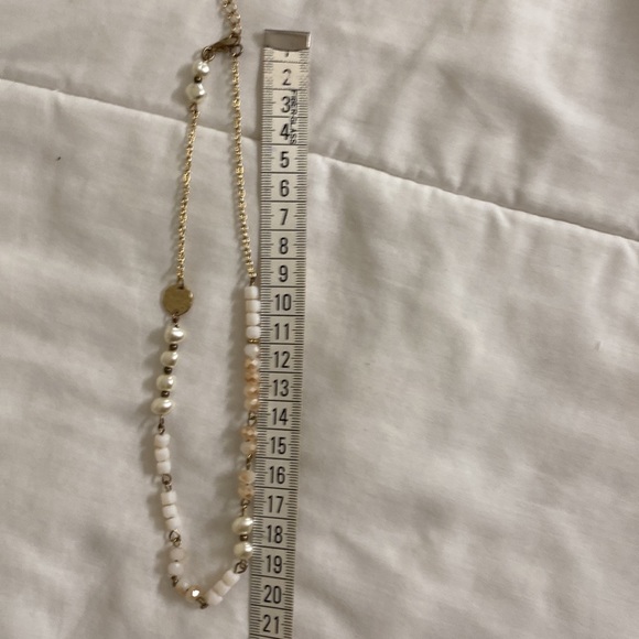 Necklace with white and cream beads - Picture 5 of 6